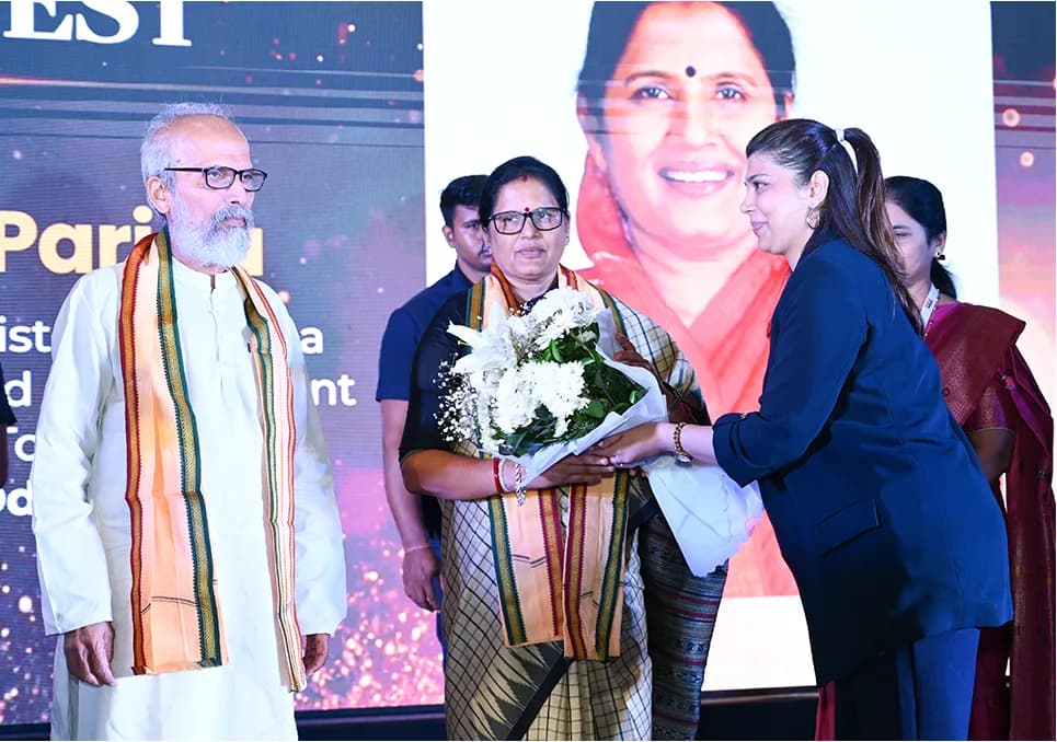 The Chief Guest welcomed on stage with flowers.