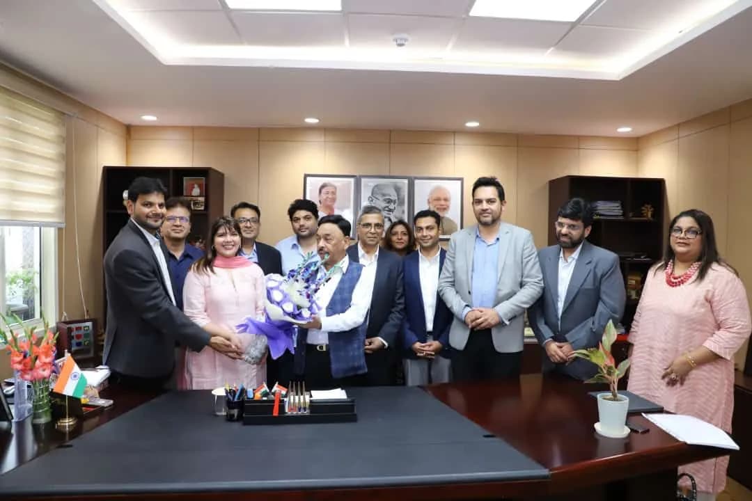 The Summentor Pro team presenting a bouquet to a government official at his office.