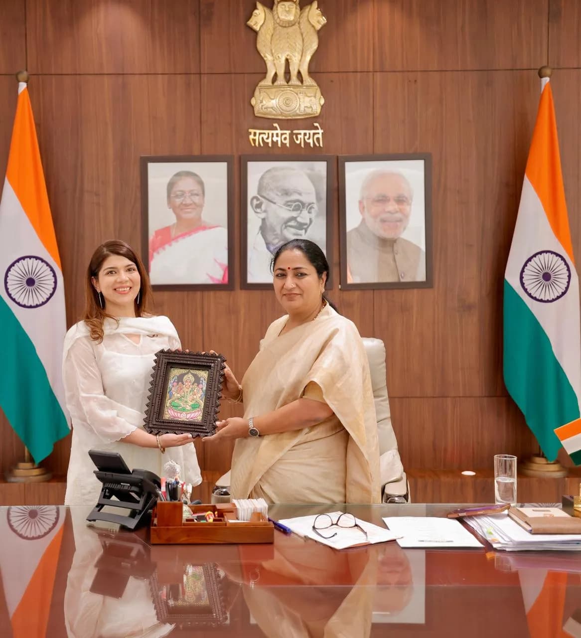 A Summentor Pro representative presenting a framed artwork to a minister.
